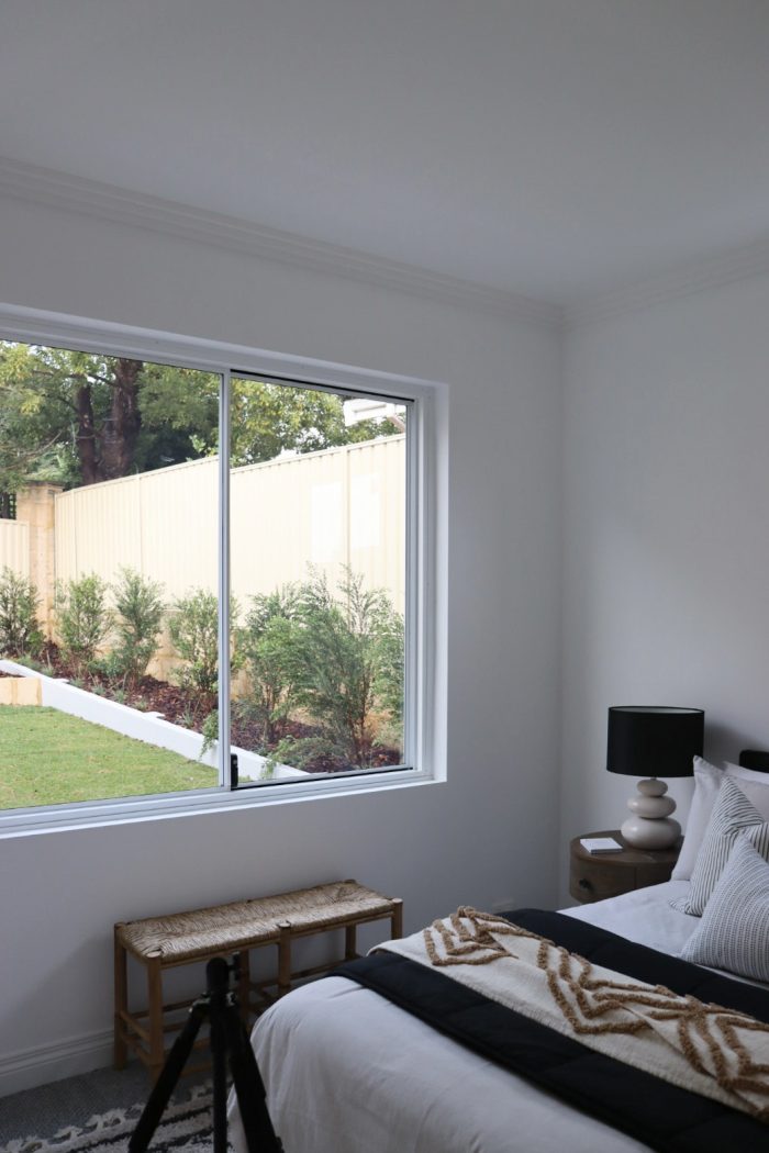 452 Sliding Window - Semi Commercial